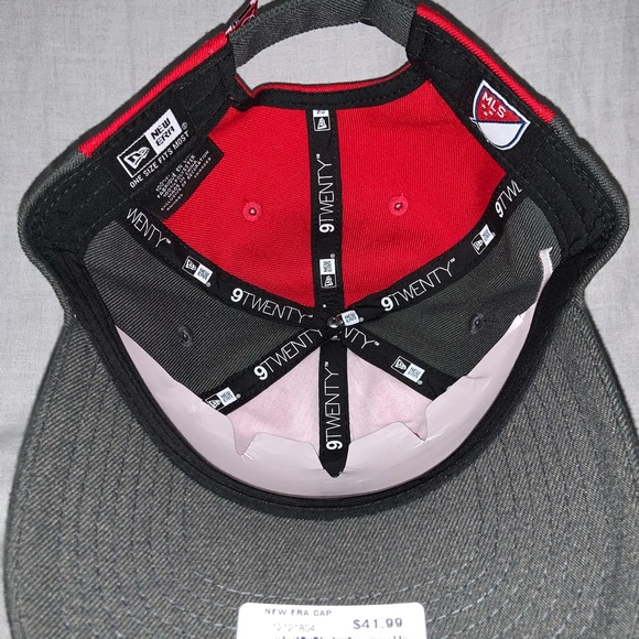 New Authentic Toronto FC New Era adjustable hat - Picture 3 of 4